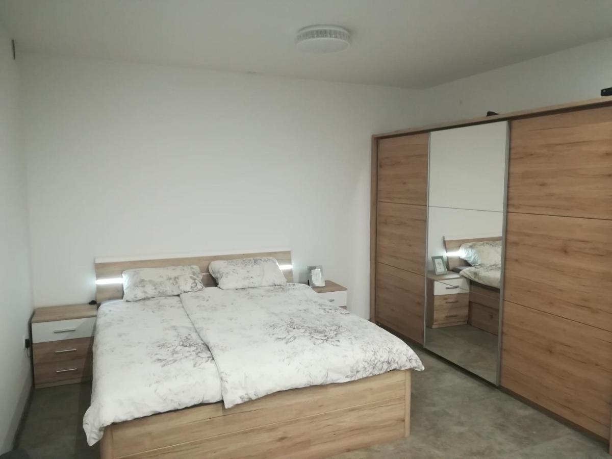 Place Near Casino Mond - Apartma Urska 셴틸 외부 사진